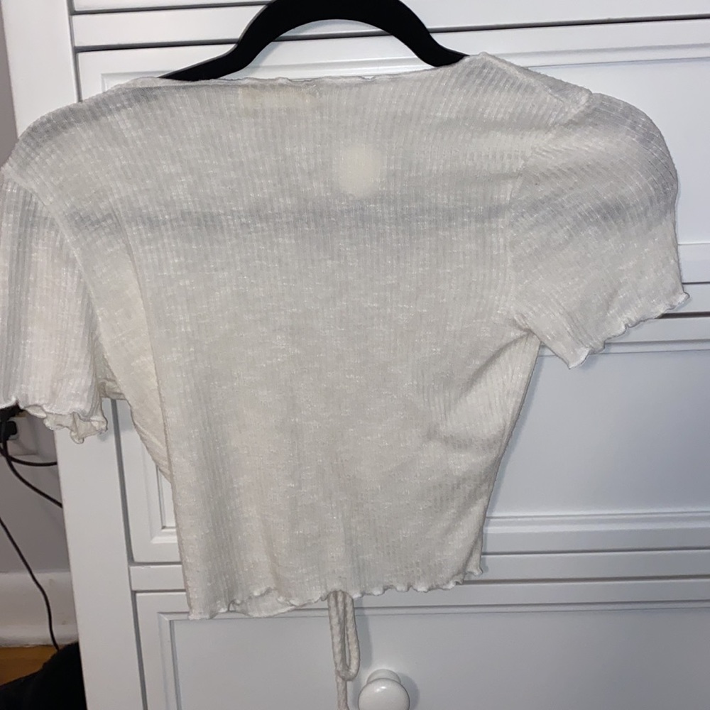 White crop top - Picture 2 of 3